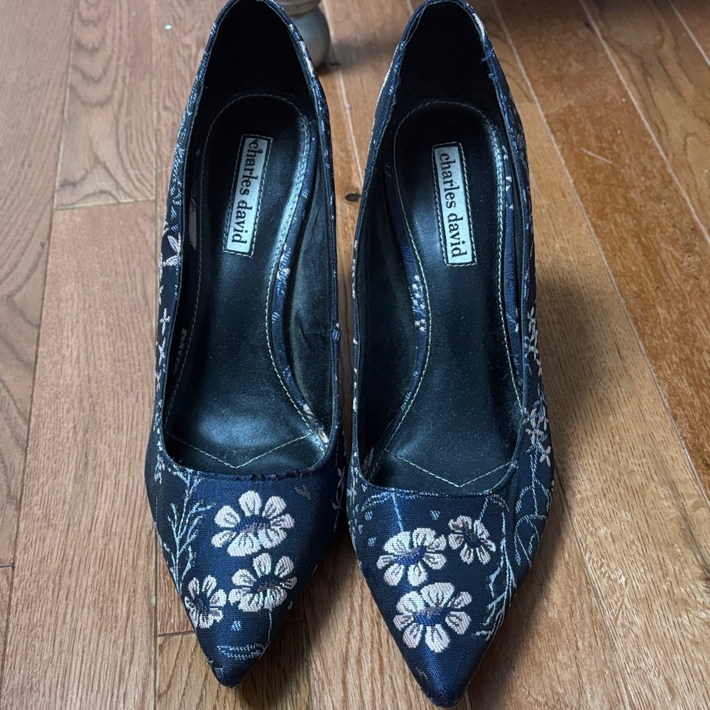 Charles David Navy Floral Pointed-Toe Pumps light pink Embroidery Accents